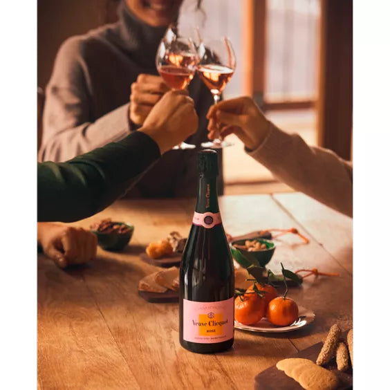 Veuve Clicquot Rosé Label Champagne, Gift Box, 75cl