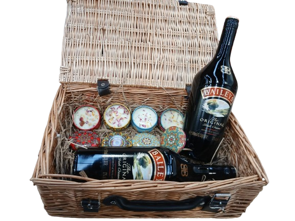 Luxury Baileys Hamper: The Ultimate Gift of Indulgence and Elegance - 2 x 1 Litres Baileys Original & 4 Premium Scented Candles