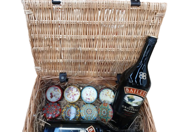 Luxury Baileys Hamper: The Ultimate Gift of Indulgence and Elegance - 2 x 1 Litres Baileys Original & 4 Premium Scented Candles