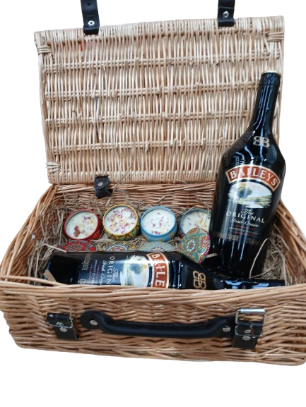 Luxury Baileys Hamper: The Ultimate Gift of Indulgence and Elegance - 2 x 1 Litres Baileys Original & 4 Premium Scented Candles