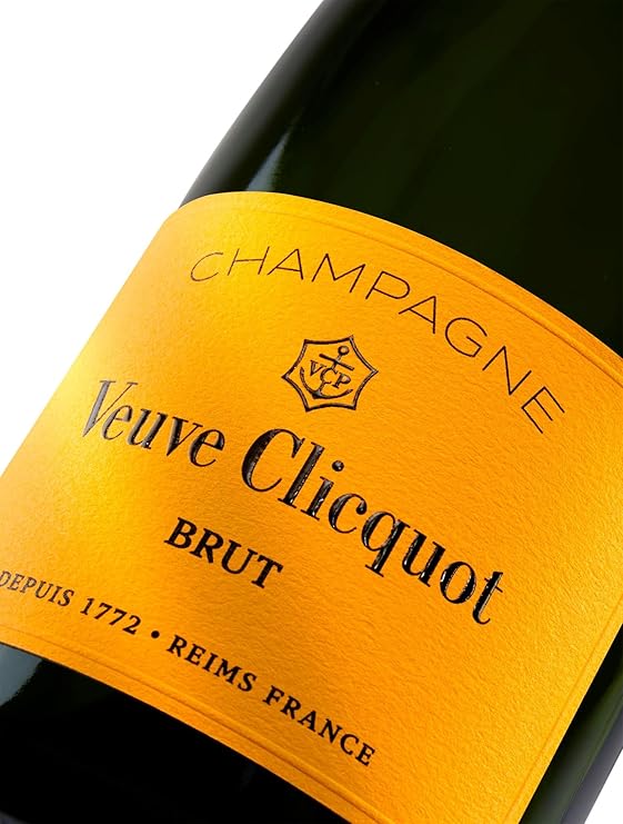 Veuve Clicquot Yellow Label Champagne, Gift Box, 75cl